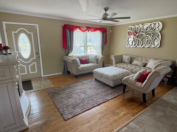 3rd image of 844 W 70th Pl