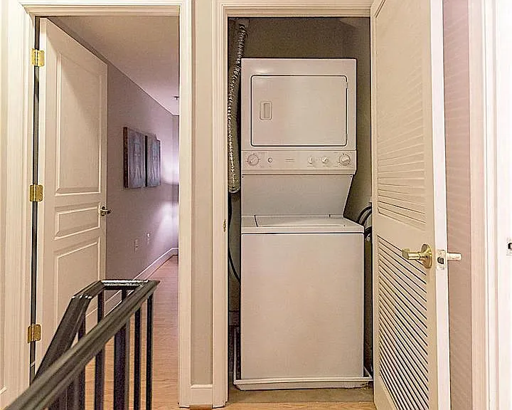 616 E St NW #246 — Photo 16