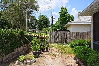 2nd image of 4821 Foxshire Cir