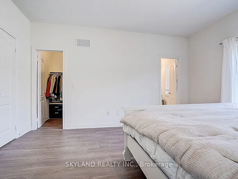 459 Dundas St E — Photo 23