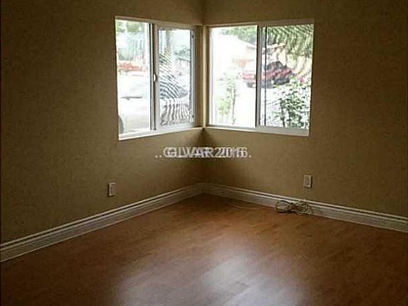 4th image of 1109 Greenway Dr