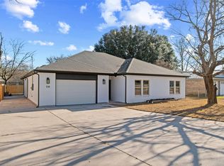 716 James St, Azle, TX 76020