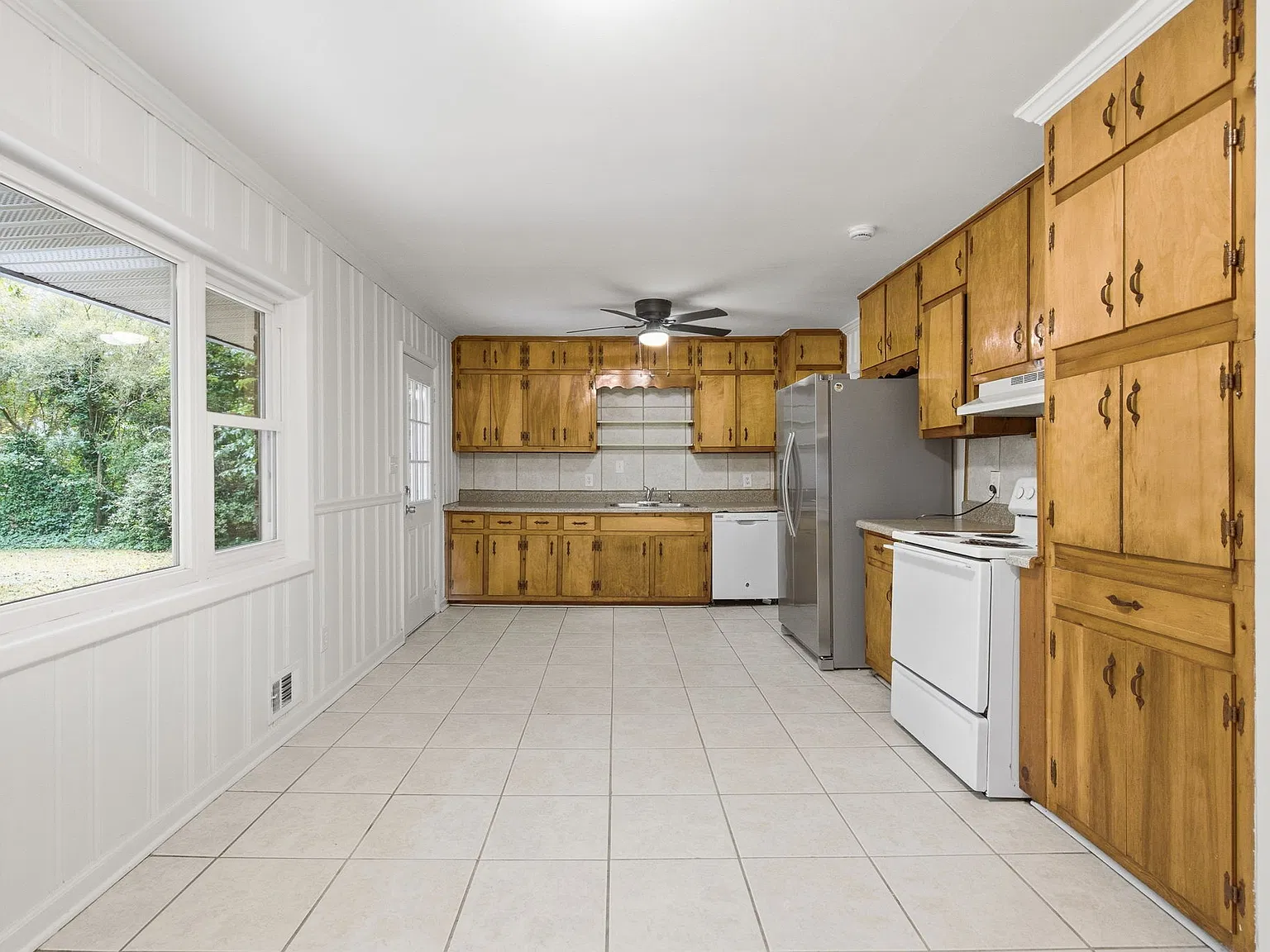 3 bed, 1300 sqft, $2,200 — Photo 2