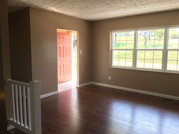 4th image of 4391 Danbury Dr