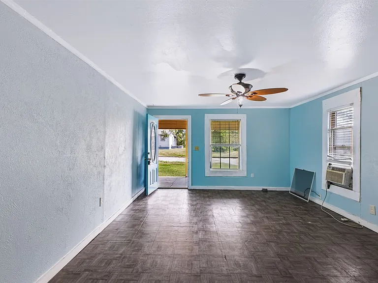 928 E Corona St — Photo 35
