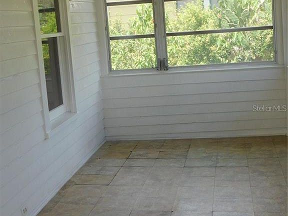 2nd image of 304 W Smith Ave