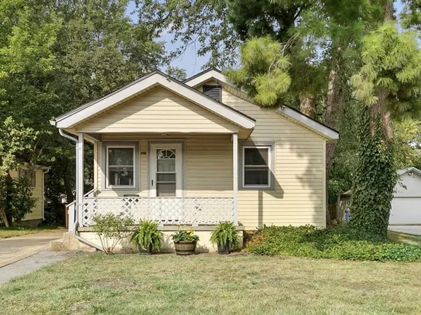 2115 Oakwood Ave NE, Grand Rapids, MI 49505