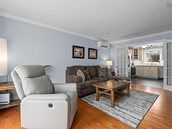 3rd image of 37 Pearl Dr