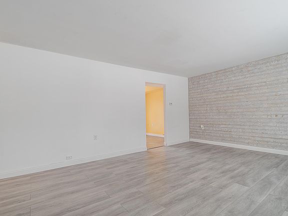 4th image of 726 Fremont Rd