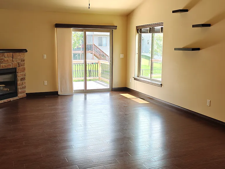 242 S Stewart St — Photo 3