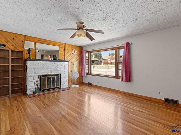 3rd image of 611 Saint Patrick St