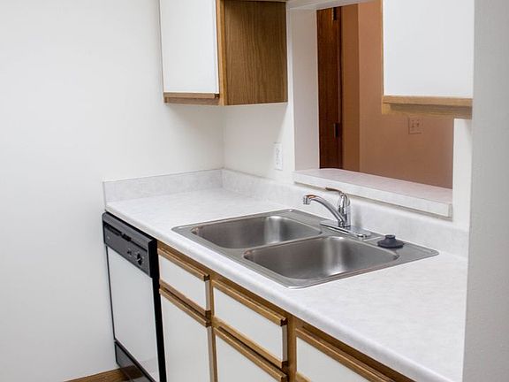 5th image of 1144 Goodhue Blvd #2