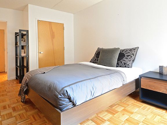 3rd image of 225 E 6th St APT 4M