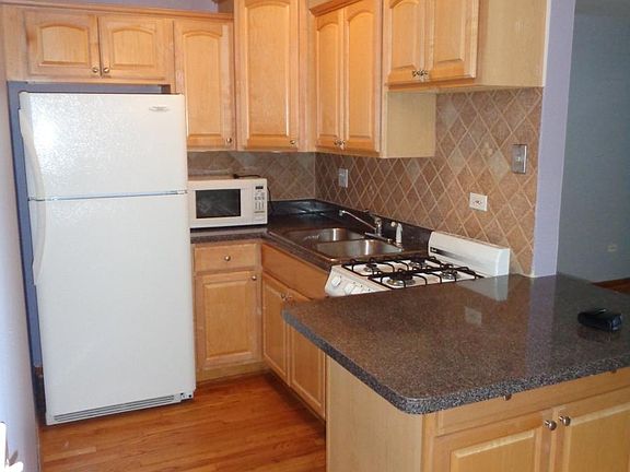 4th image of 4600 N Cumberland Ave Unit 305