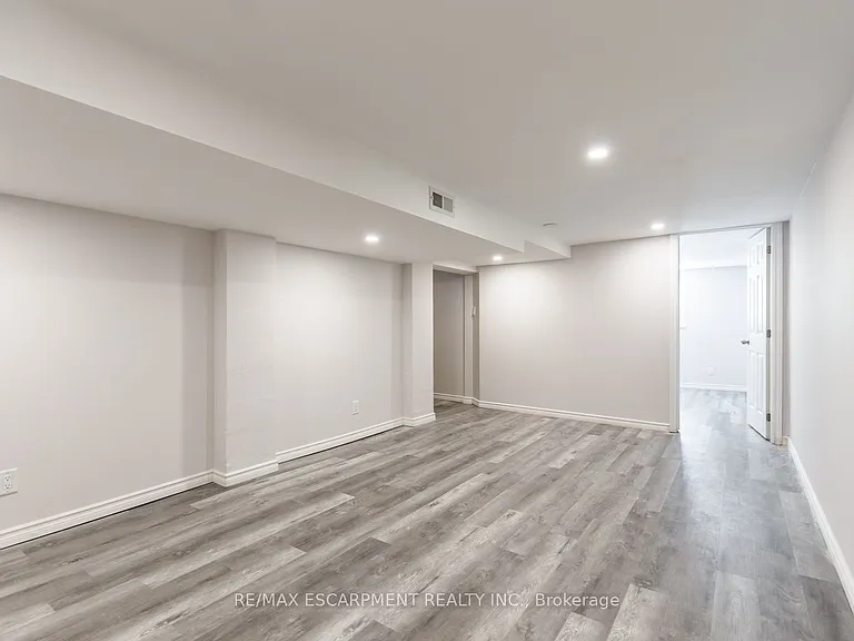 927 Teal Dr #2 — Photo 3