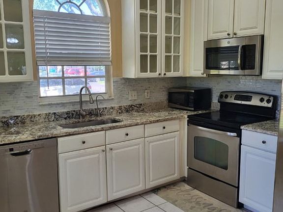 4th image of 10112 Abington Pl