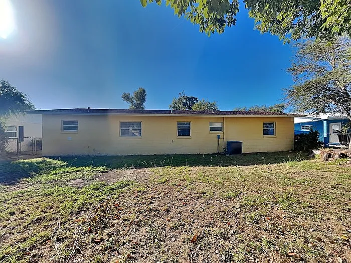 2230 Rohr Dr — Photo 2