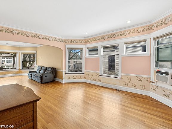3rd image of 5516 N Magnolia Ave