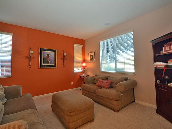 3rd image of 944 Trafalgar Cir