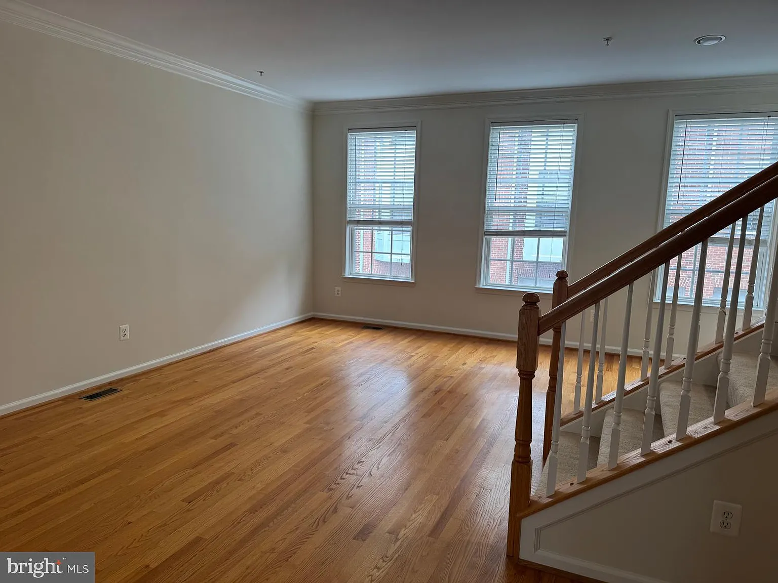 3 bed, 3.5 bath, 2470 sqft, $4,125 — Photo 4