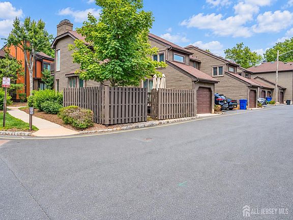 4th image of 93 Riverbend Dr
