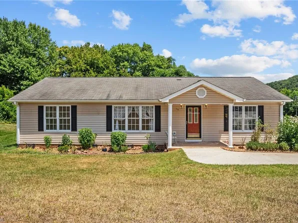 110 E Main St, Stoneville, NC 27027