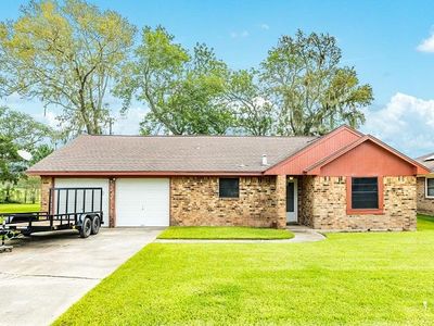 235 Lakewood Dr, Clute, TX, 77531