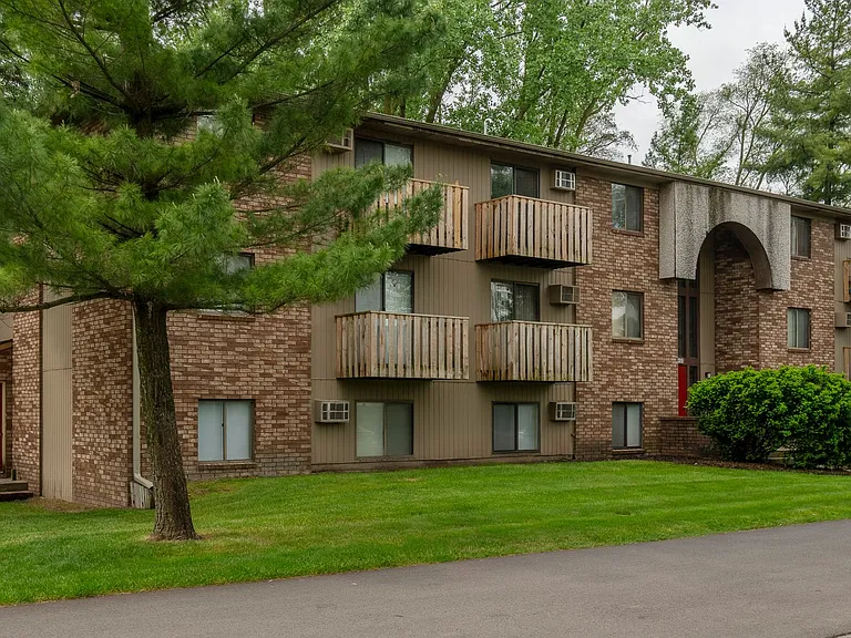 Oak Valley Apartments — Photo 22