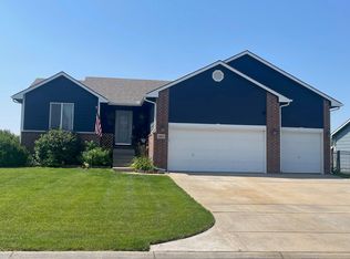 1852 W Saddle Brooke St, Haysville, KS 67060