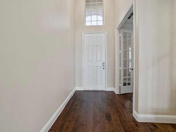 2nd image of 2934 Tracy Lynn Ln