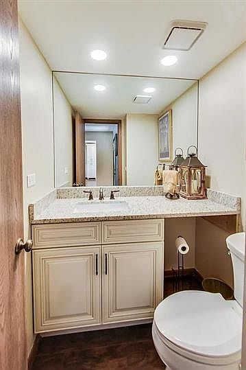 1st image of 382 E Forest Knoll Dr