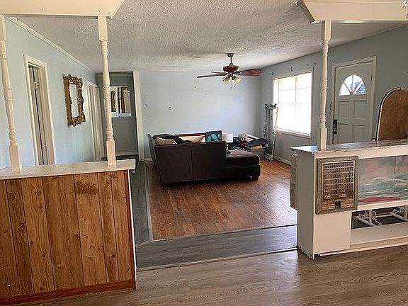 4th image of 102 Roy Dr