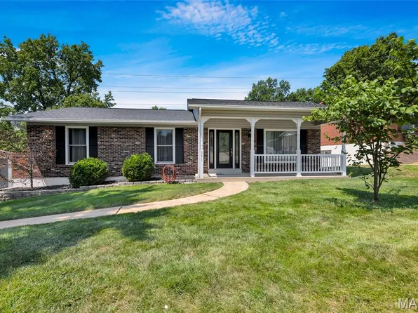 391 Crestbury Dr, Ballwin, MO 63011