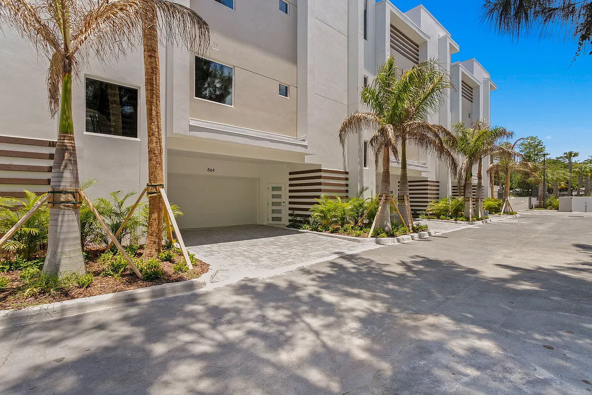 Building Photo - 864 N Osceola Ave