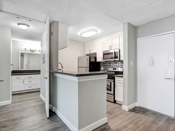 5th image of 7350 Lankershim Blvd #142