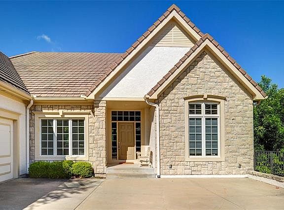 2nd image of 6605 Royal Ct