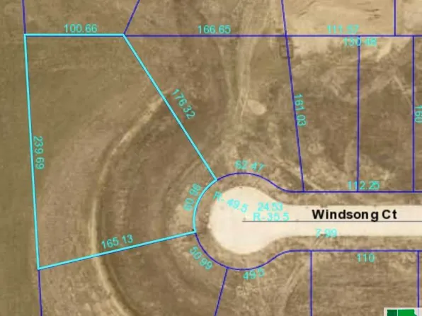 6701 Windsong Ct, Sioux City, IA 51106