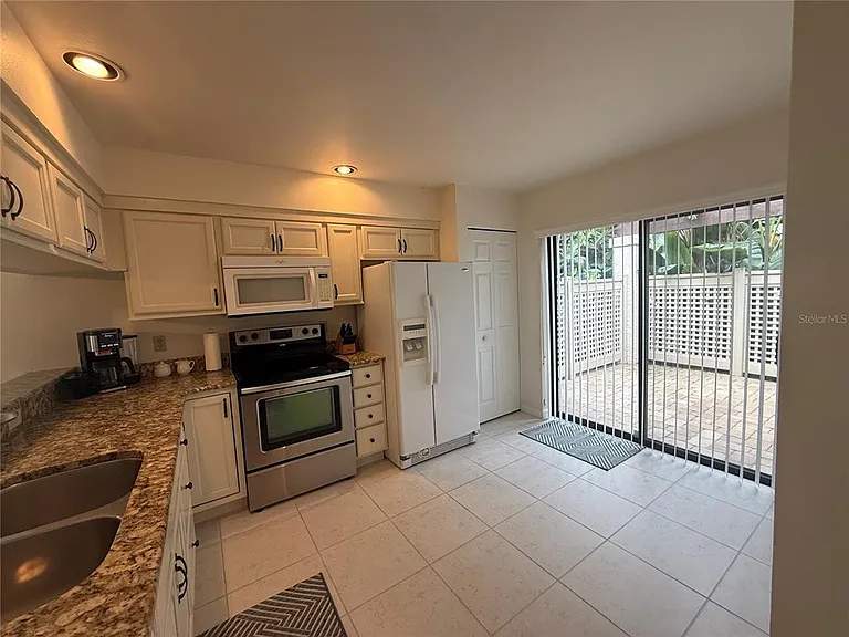 3102 Windrush Bourne #4 — Photo 6