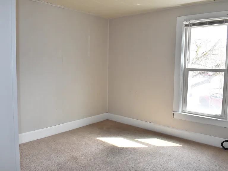 472 Coffeen St — Photo 14