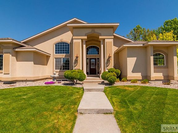 3rd image of 4770 Gleneagles Dr