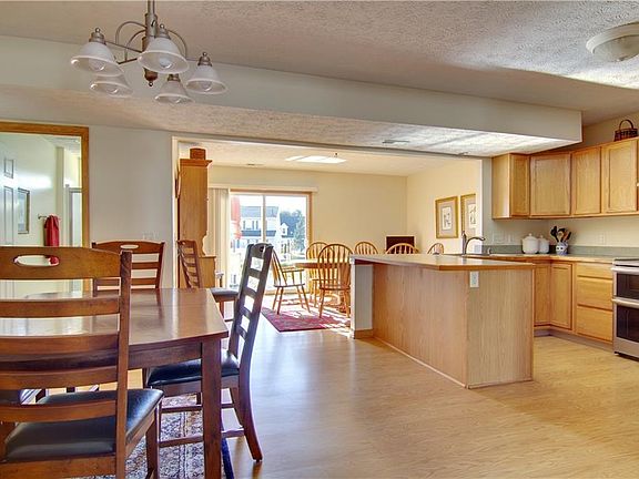 3rd image of 70 High Point Dr Unit 79