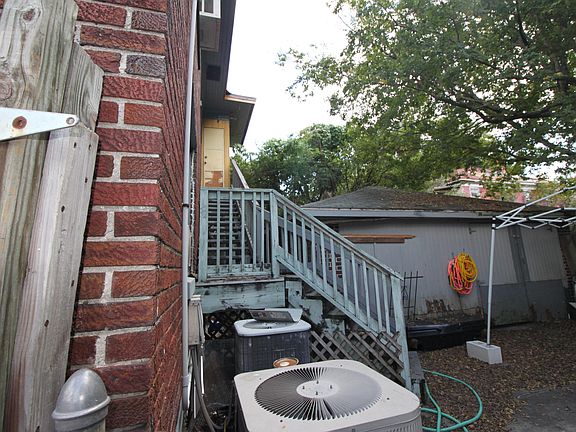 5th image of 38 E 17th St
