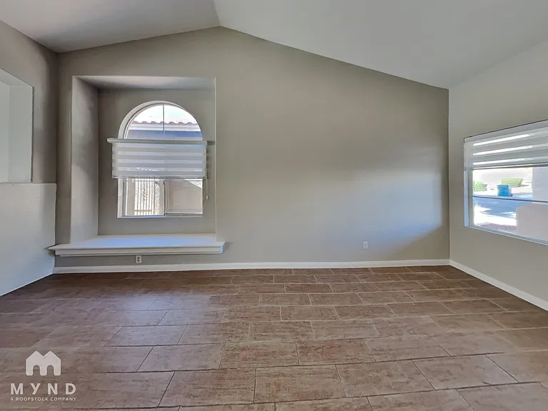 1616 Scenic Peak — Photo 2