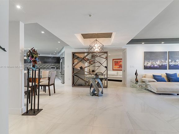 3rd image of 19333 Collins Ave APT 407