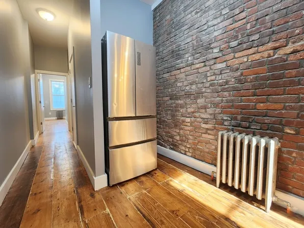 848 Hart Street image 6 of 15