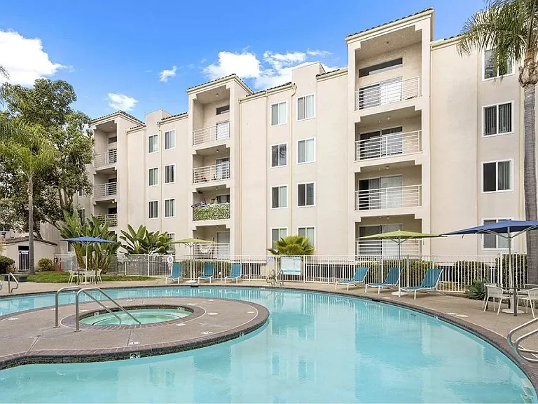 La Regencia Apartments — Photo 18