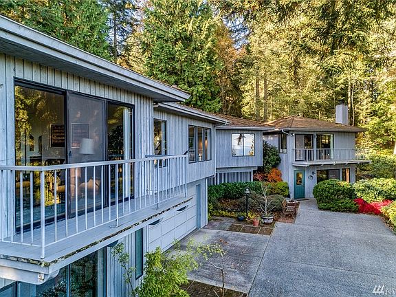 The design and aesthetic of the home blends into the natural surroundings of the lush NW landscaping.