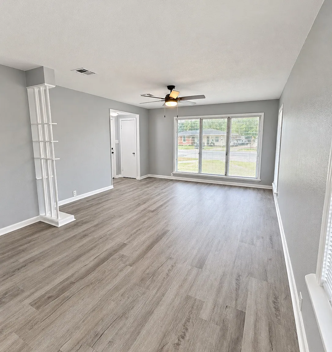 House — Photo 2