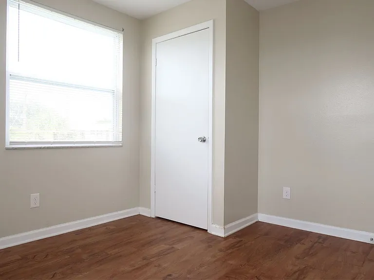 807 4th Ave SW — Photo 17