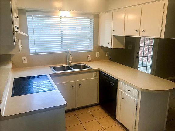 3rd image of 2829 Westbury Ln